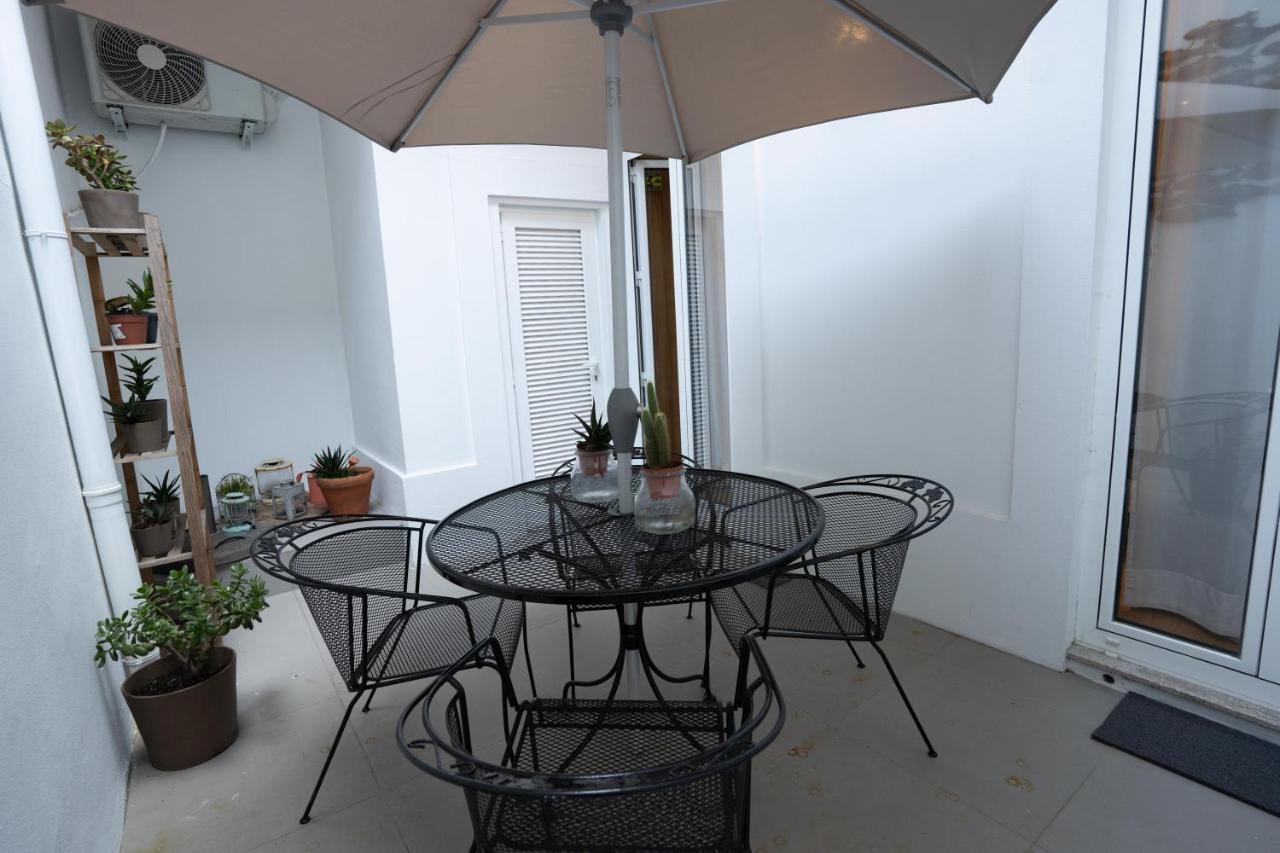 Downtown Porto Relaxed Apartment With Private Yard Buitenkant foto